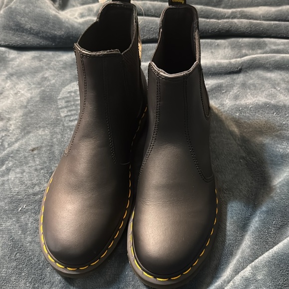 Dr Martens 2976 Chelsea Boot Women’s - Picture 5 of 6